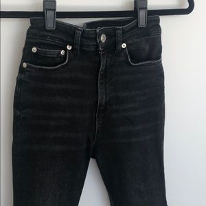 Black Zara Highwaisted skinny jeans